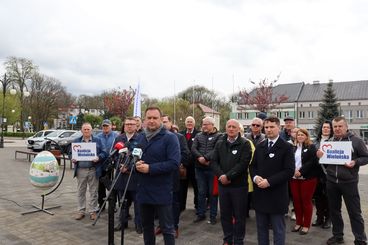 Konferencja Koalicji Wieluńskiej z udziałem posła Treli i wicewojewody Majewskiego